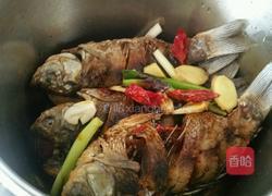 香酥鲫鱼的做法图解4