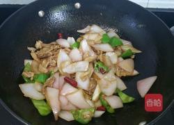 洋葱炒肉的做法图解4