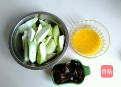 丝瓜木耳蛋花汤的做法图解1