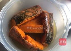 南瓜芝麻糯米饼的做法图解1