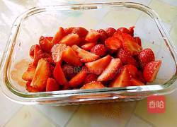 自制草莓酱的做法图解1