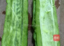 苦瓜炒肉的做法图解1