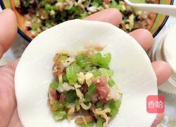 手工水饺——芹菜香菇鲜肉馅的做法图解5