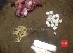 白茯苓麦冬山药炖瘦肉的做法图解1