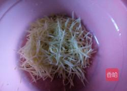 土豆丝摊饼的做法图解1
