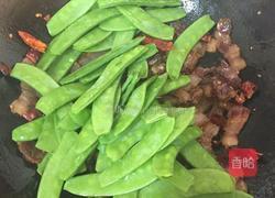 荷兰豆炒腊肉的做法图解4