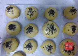 蛋黄酥饼的做法图解12