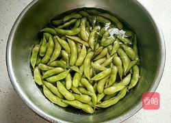 盐水毛豆的做法图解1
