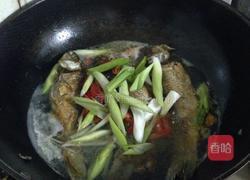 水煮小鲫鱼的做法图解7