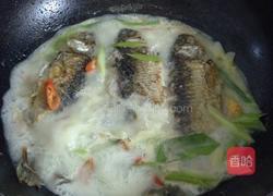 水煮小鲫鱼的做法图解8