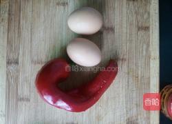 红辣椒鸡蛋饼的做法图解1