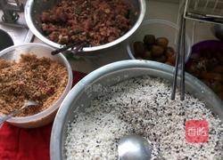 鸭蛋黄粽子的做法图解2