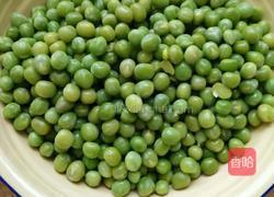 青豆鸡肉丁的做法图解1