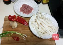海鲜菇炒肉的做法图解1