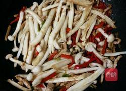 海鲜菇炒肉的做法图解6