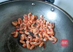 毛豆米炒虾的做法图解2