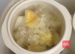 排骨雪梨雪耳百合汤的做法图解3