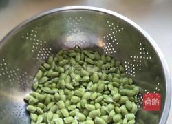 泡椒毛豆的做法图解1