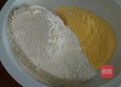 枣泥两样面发糕的做法图解1