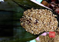 蛋黄肉粽之枕头粽的做法图解5