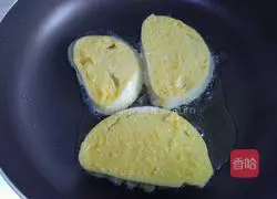 Illustration of how to make egg-flavored steamed bun slices 4