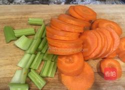 胡萝卜牛尾汤的做法图解6