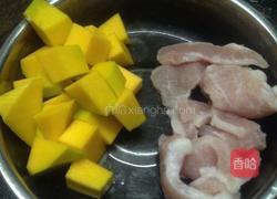 南瓜蒸瘦肉的做法图解1