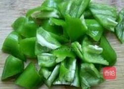 煎土豆片炒大辣椒的做法图解2
