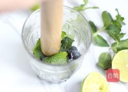 蓝莓Mojito鸡尾酒的做法图解3