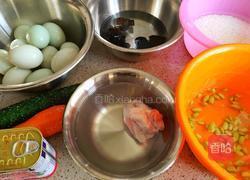 五彩糯米蛋的做法图解1
