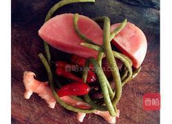 泡椒鸡杂的做法图解1