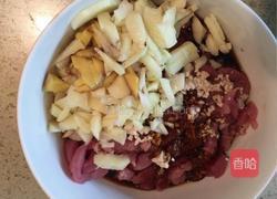 辣椒炒肉丝(简单的美味)的做法图解2
