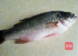 清蒸鲈鱼的做法图解1