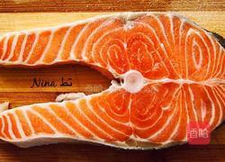 三文鱼蔬菜色拉的做法图解1