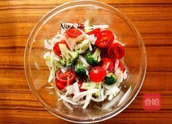 三文鱼蔬菜色拉的做法图解4