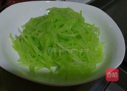 炝拌莴笋丝的做法图解3