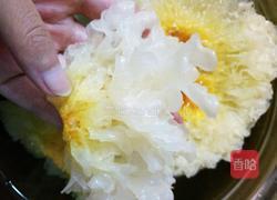 银耳鸡蛋糖水的做法图解2