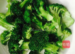 酱香西蓝花的做法图解2