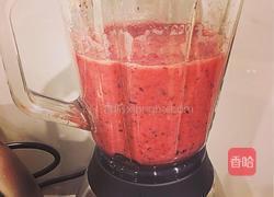 草莓蓝莓瘦身美容果汁的做法图解3