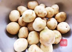 排骨焖土豆的做法图解1