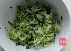 黄瓜咸蛋饼的做法图解1