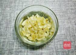 百合枸杞银耳汤的做法图解2