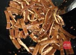 小芹菜炒湘干的做法图解5