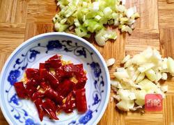 干煸黑鱼片的做法图解2