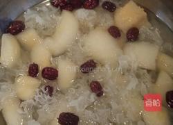 银耳梨子汤的做法图解3