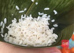 咸蛋肉粽的做法图解8