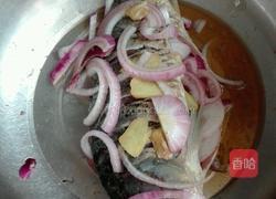 油泼清蒸鱼的做法图解1