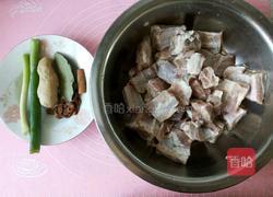 炖排骨的做法图解1