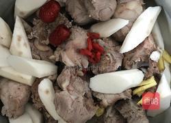 红菇山药龙骨汤的做法图解3