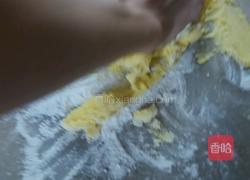 椰丝果酱酥饼的做法图解1